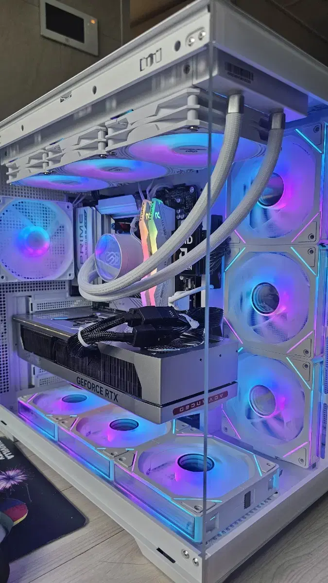 i9-14900K RTX4080SUPER 화이트본체 팝니다